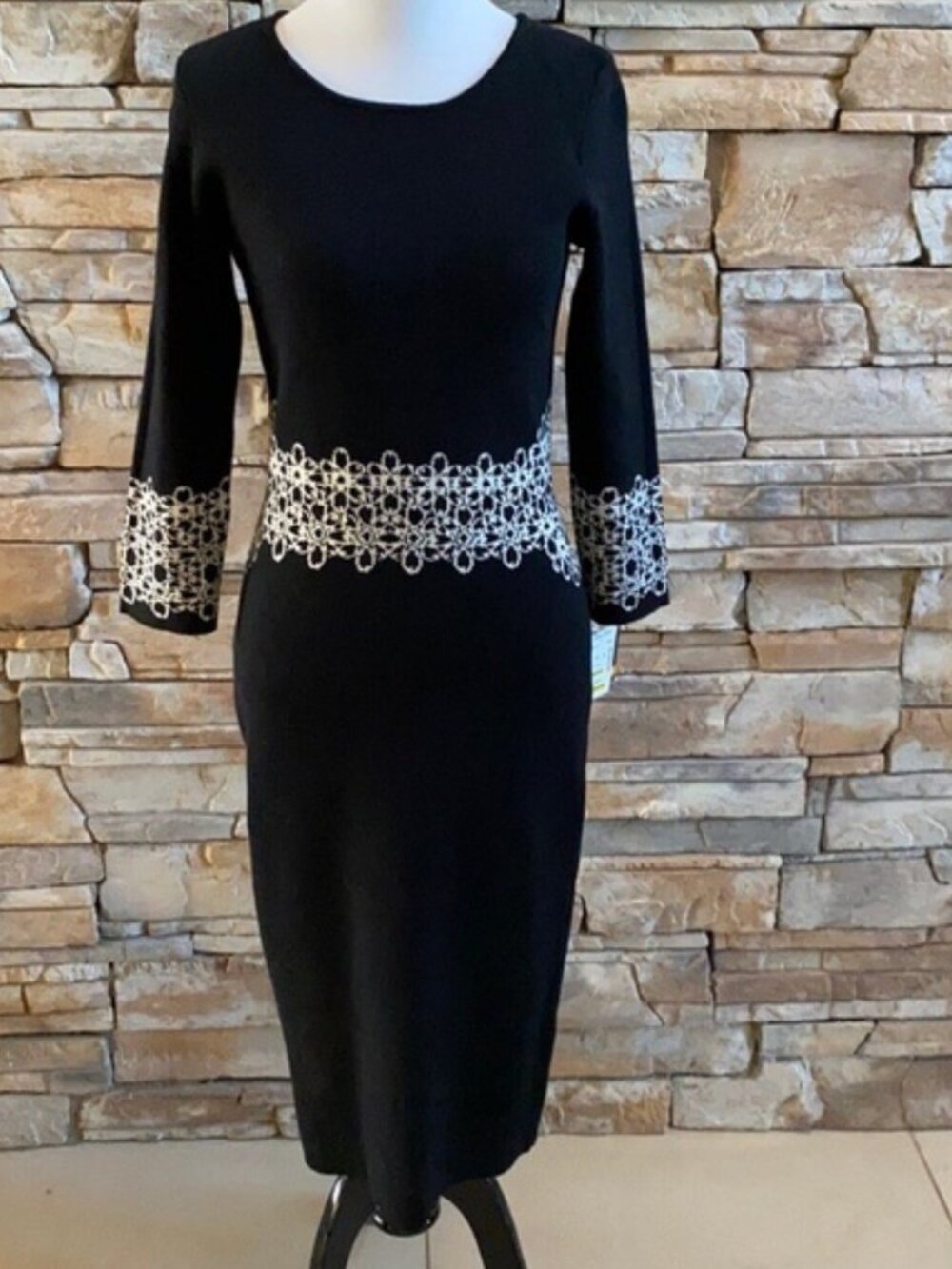Gabby Skye Sweater Dress Women's Medium Black White knit Fall Winter Career